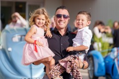 78-2023MAFConcours-A7400028-Josh-Cavan-with-kids-Medium